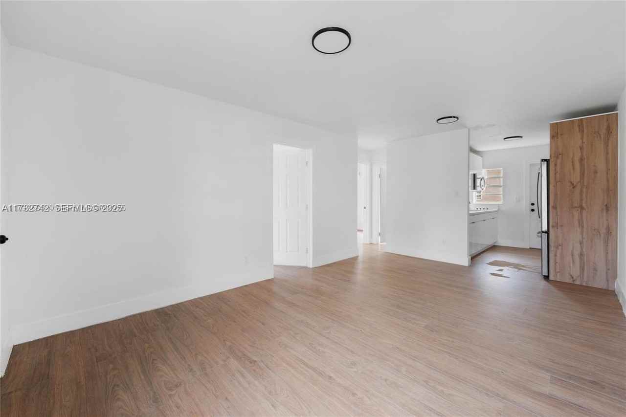 417 Nw 15th Ave - Photo 6 of 8