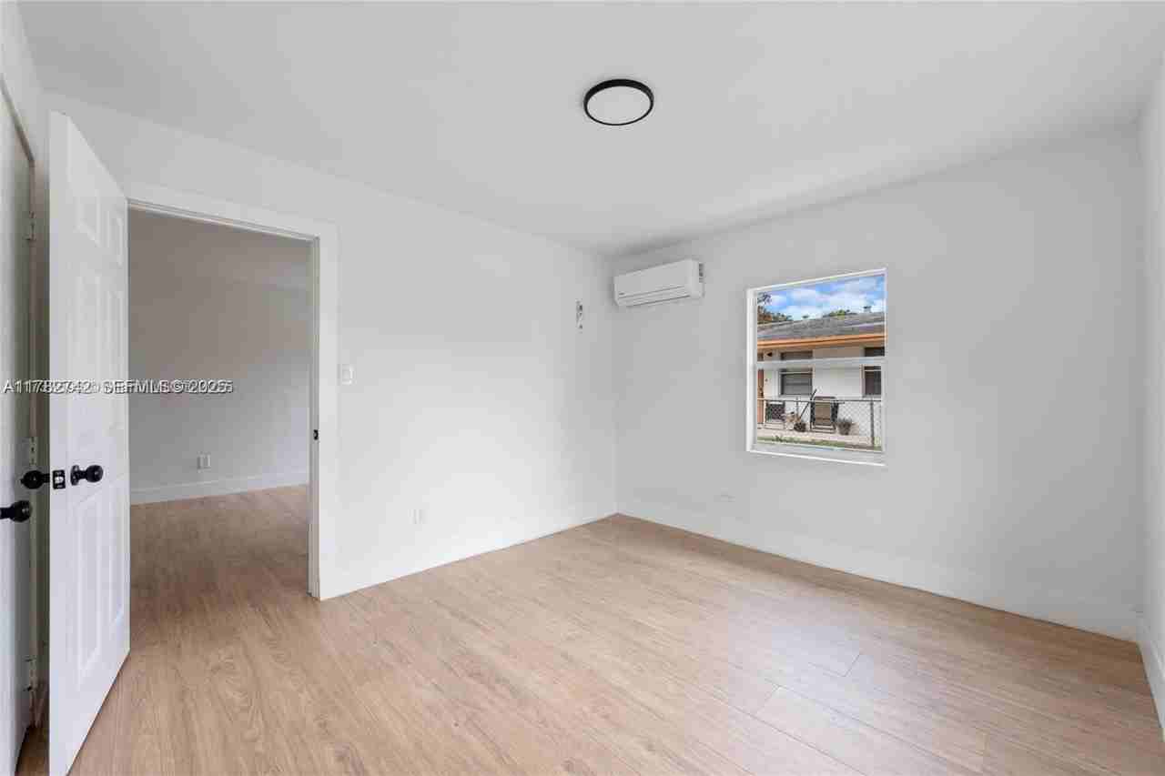 417 Nw 15th Ave - Photo 7 of 8