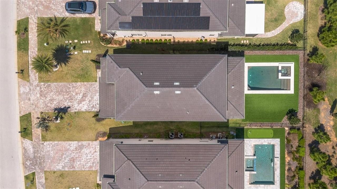 15723 Vetta Dr - Photo 4 of 50