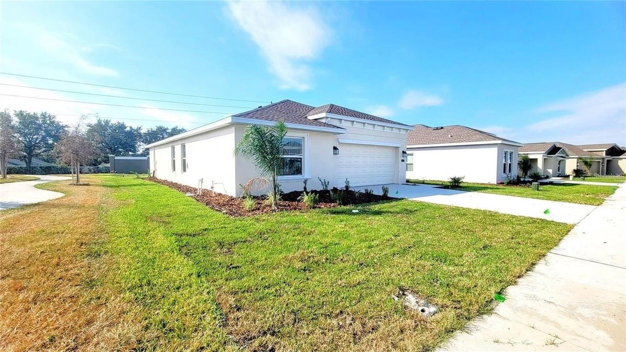 413 Singing Sands Cir - Photo 2 of 12