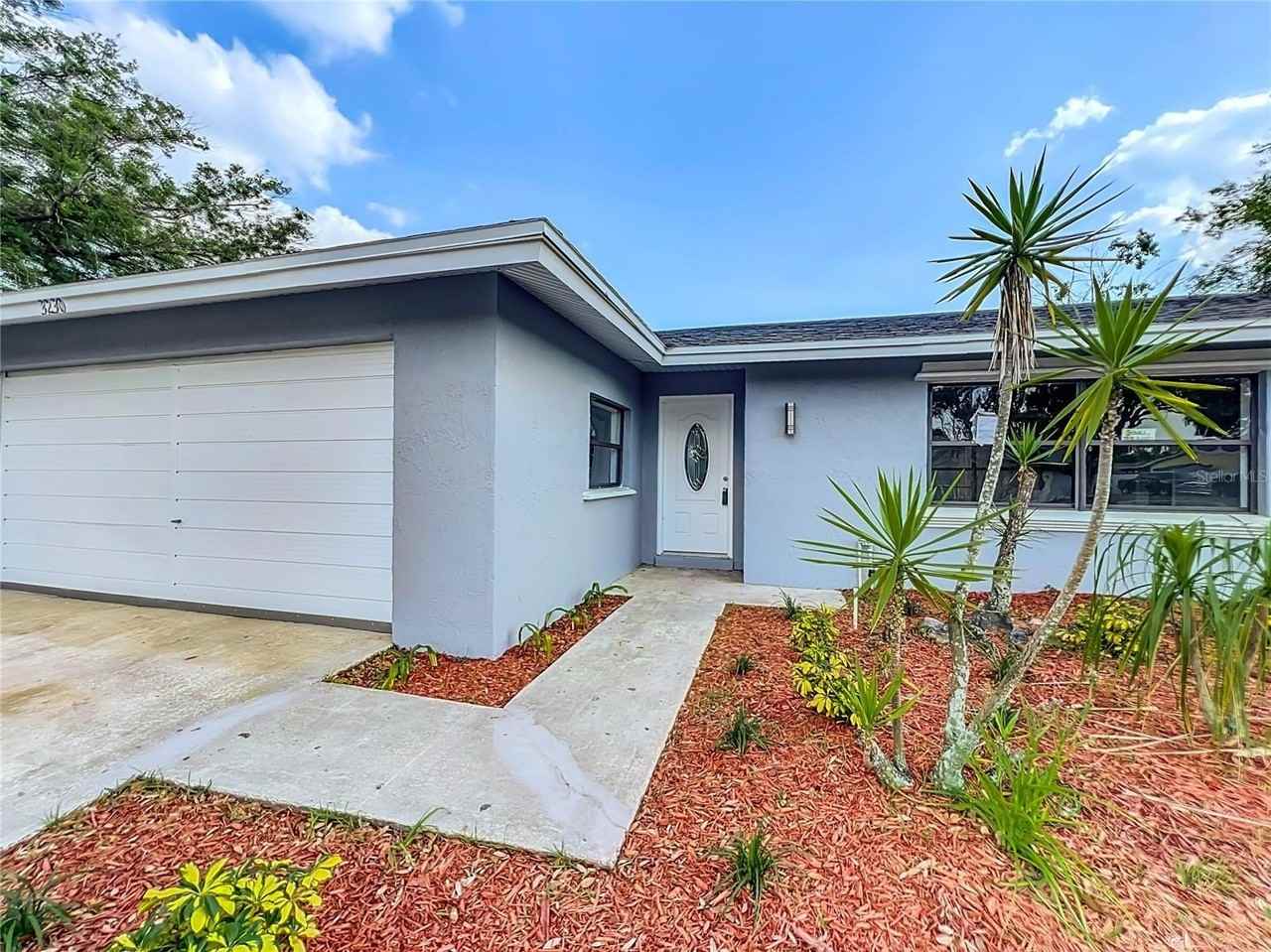 3230 Caulfield St - Photo 2 of 34