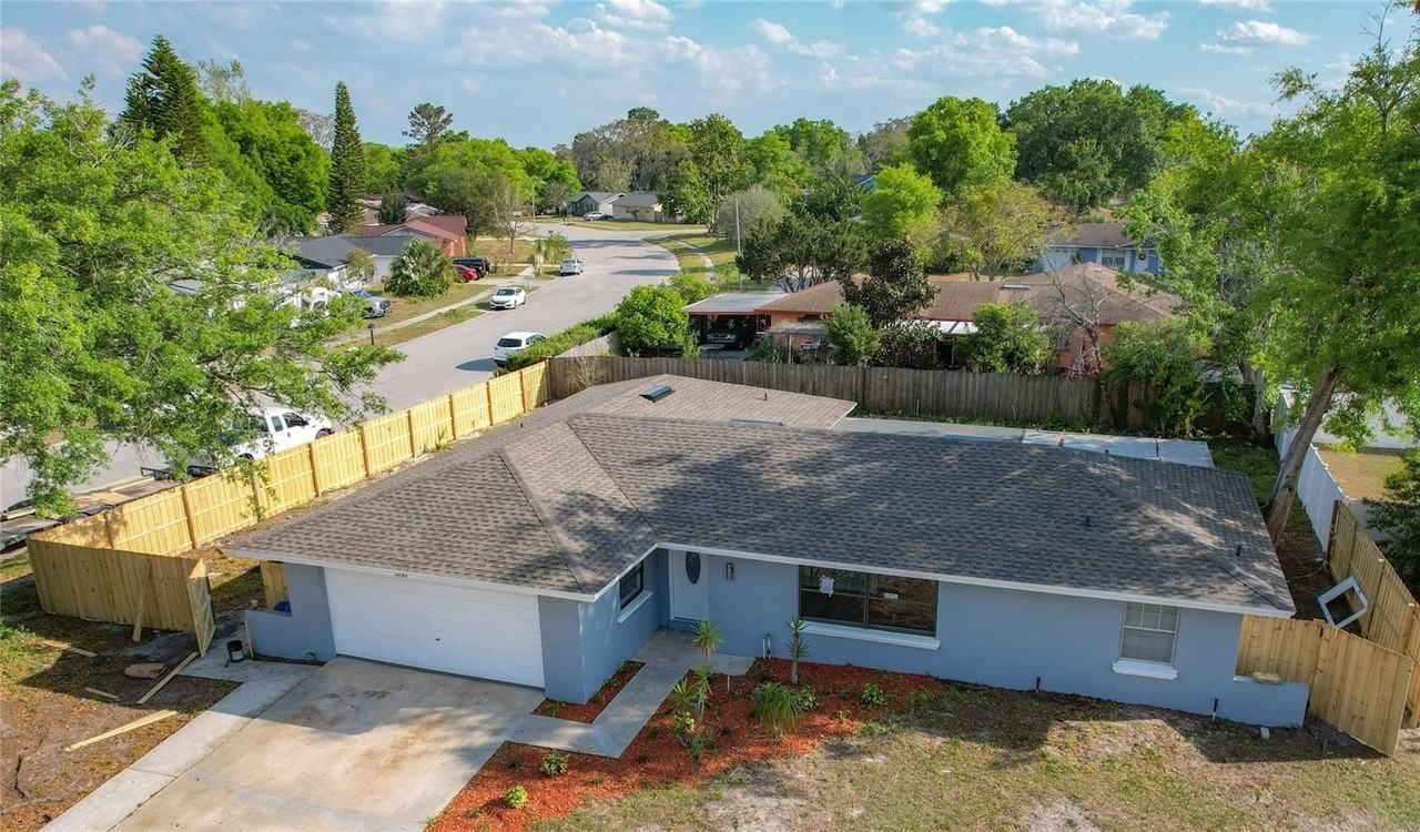 3230 Caulfield St - Photo 4 of 34