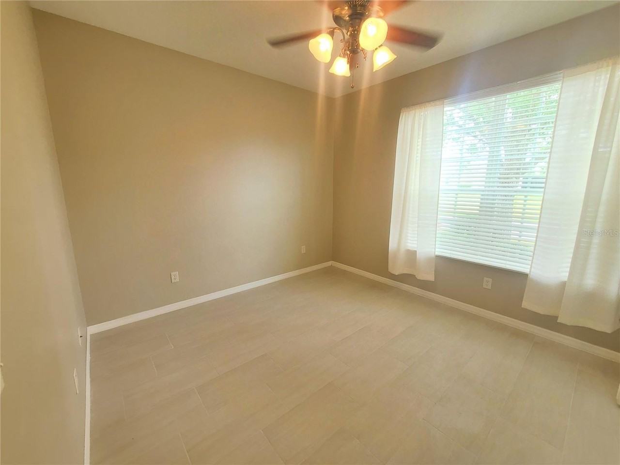 898 Moses Loop - Photo 2 of 13