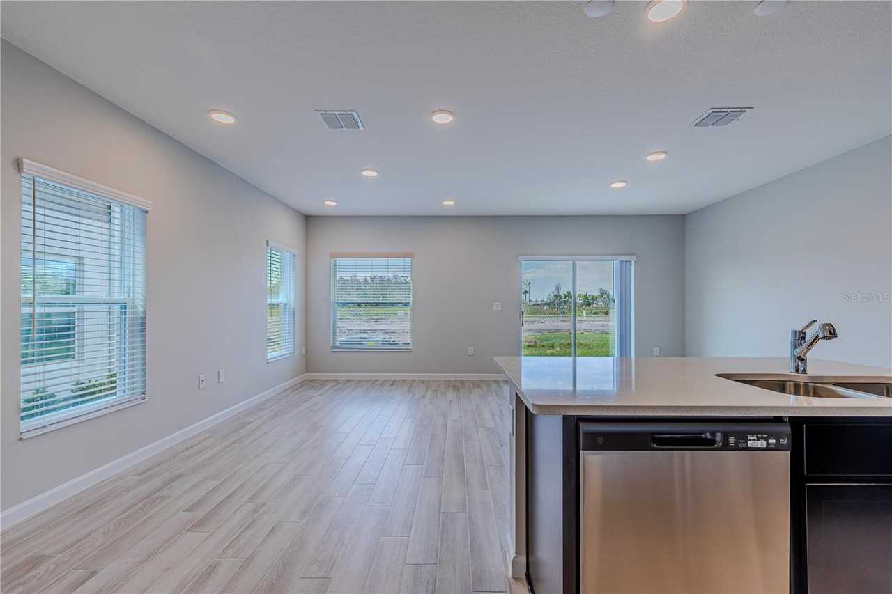 5060 Rain Shadow Dr - Photo 5 of 50
