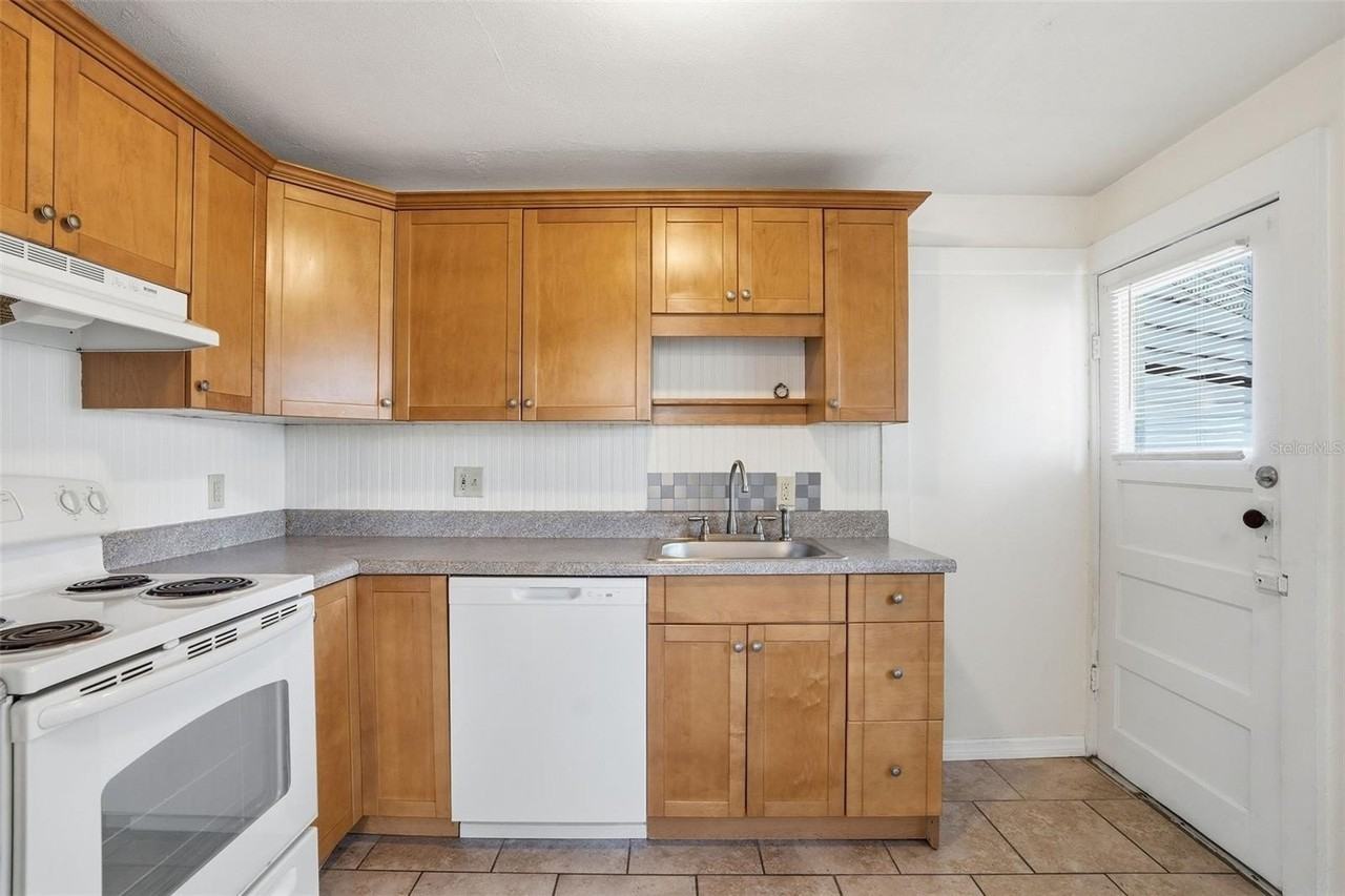 409 Lebeau St - Photo 5 of 20