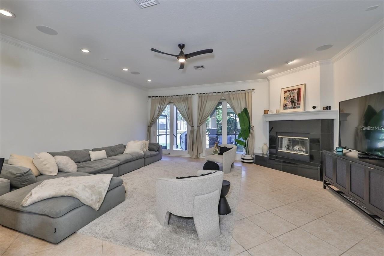 602 Saxony Blvd - Photo 4 of 50