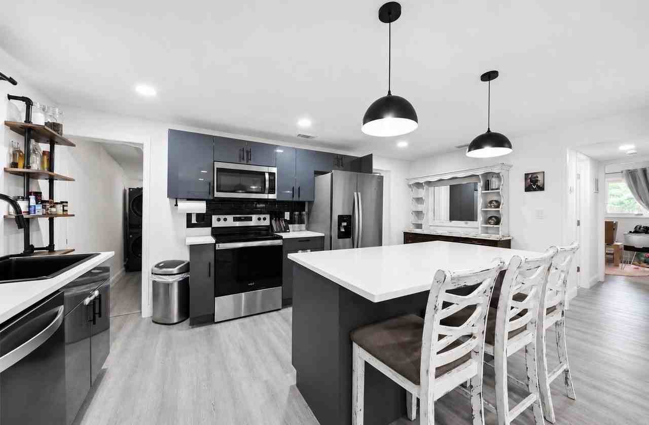 4114 W Olive St - Photo 2 of 26