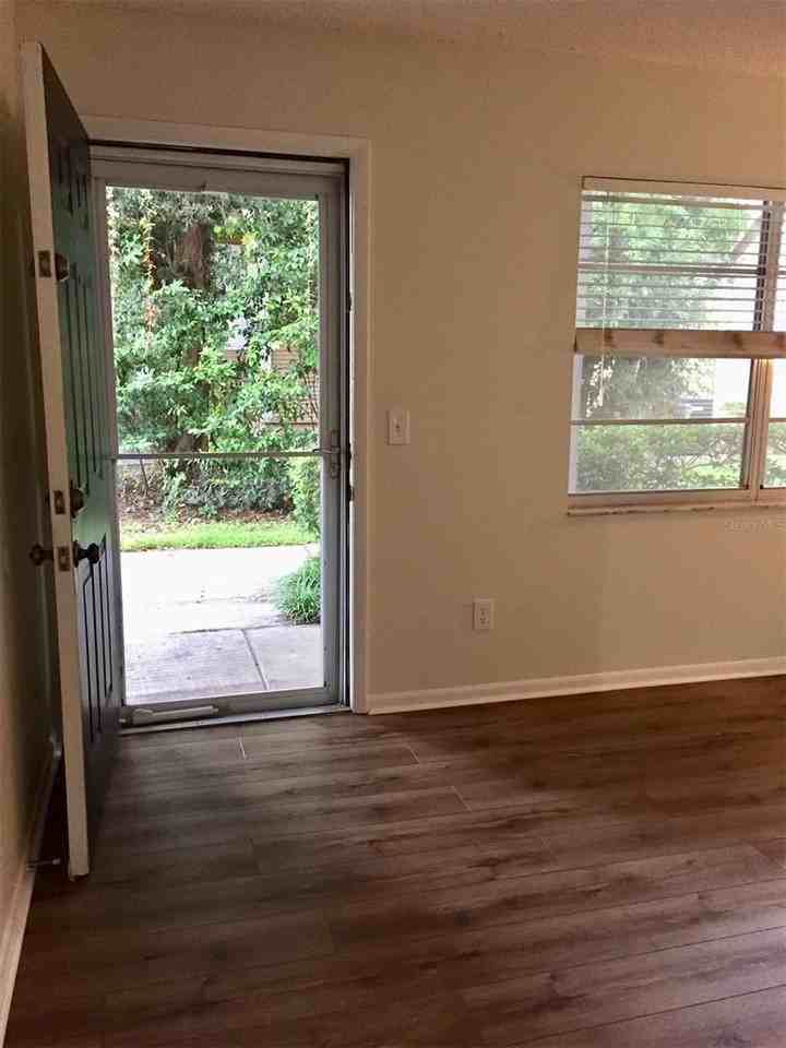 305 S Westland Ave #B - Photo 3 of 14