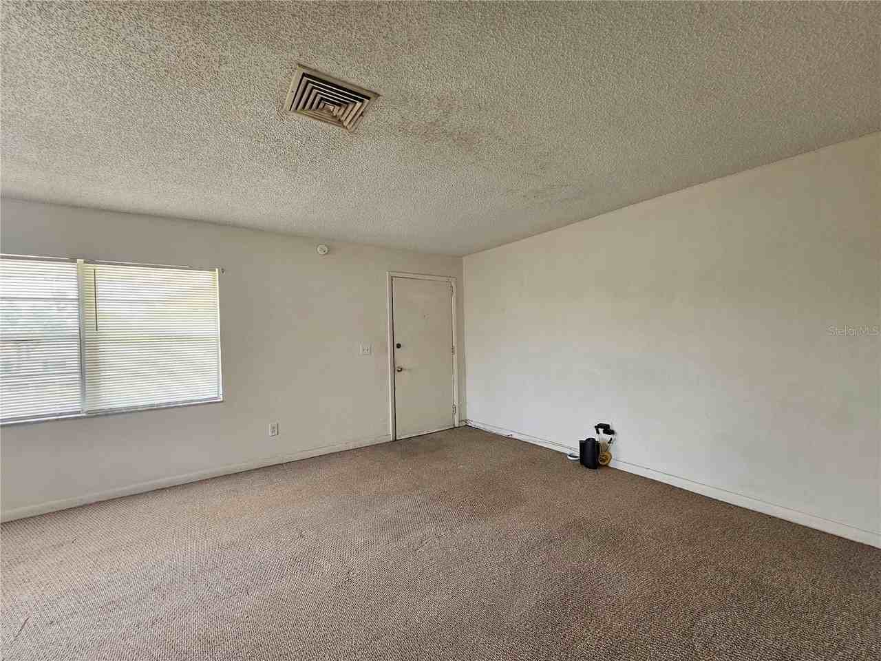 209 Nw Jefferson Cir N #15 - Photo 3 of 16