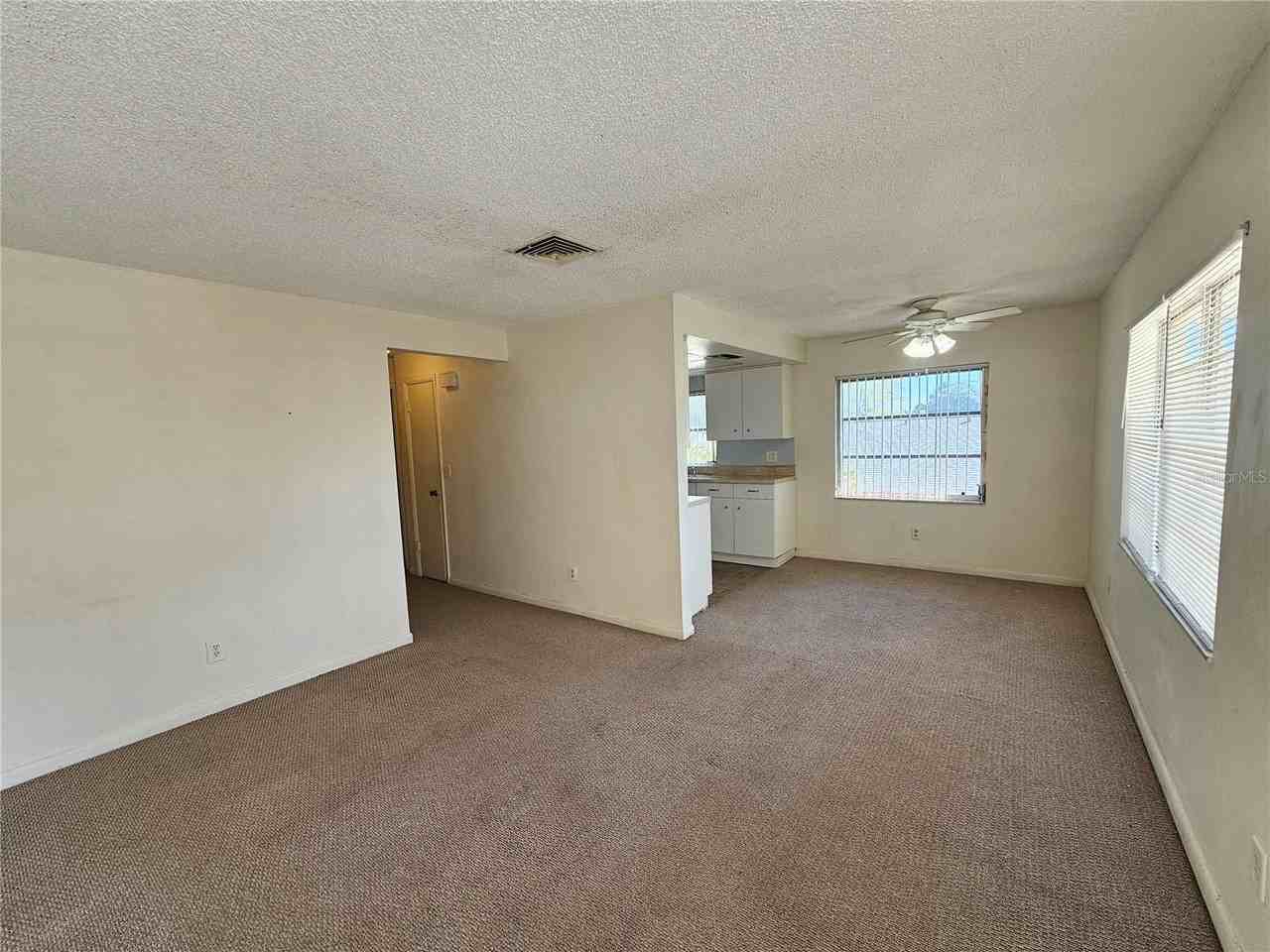 209 Nw Jefferson Cir N #15 - Photo 4 of 16