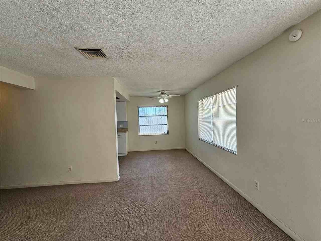 209 Nw Jefferson Cir N #15 - Photo 5 of 16