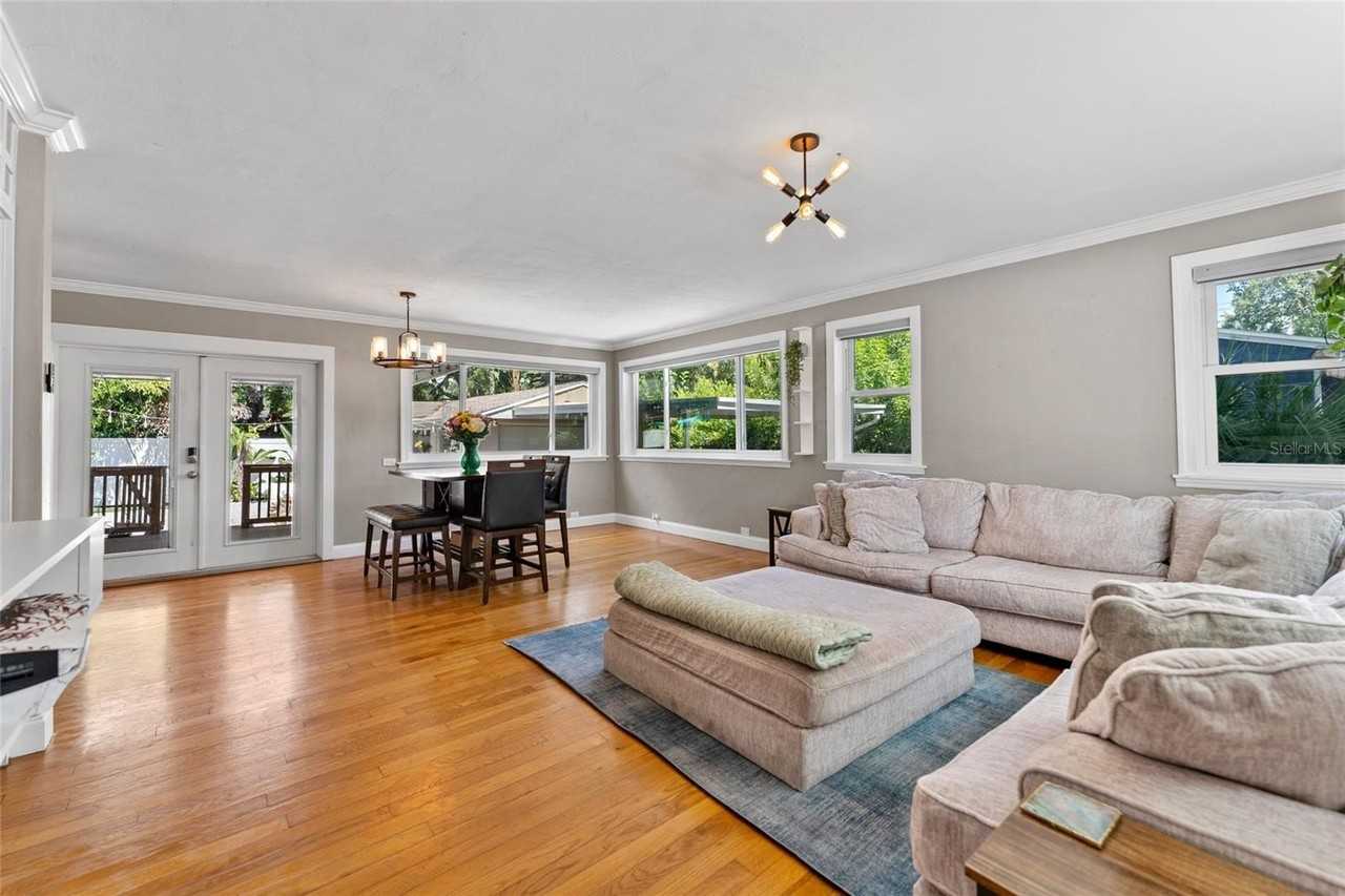 2605 S Manhattan Ave - Photo 4 of 48