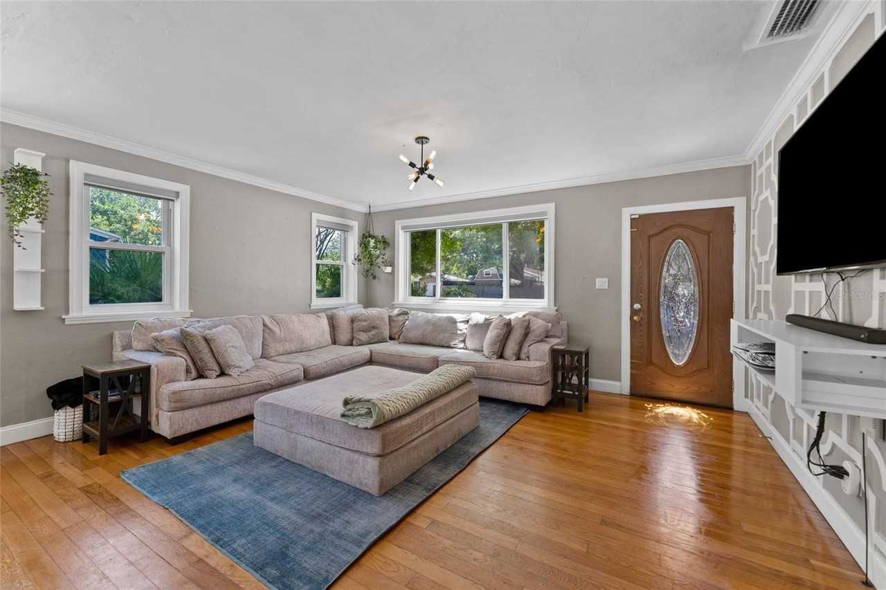 2605 S Manhattan Ave - Photo 5 of 48