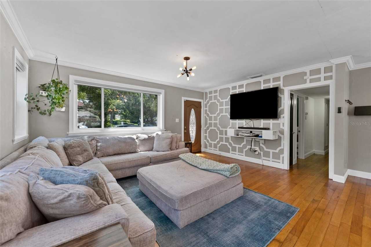 2605 S Manhattan Ave - Photo 6 of 48