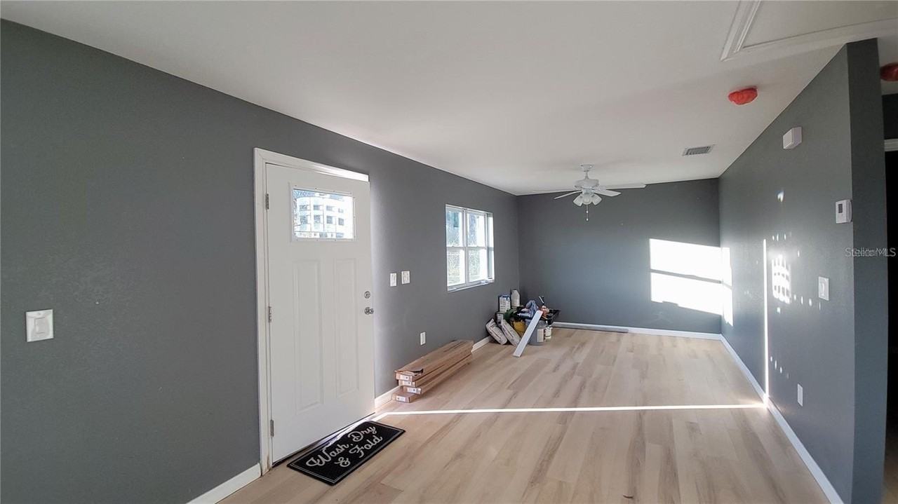 1025 N Clara Ave - Photo 2 of 21