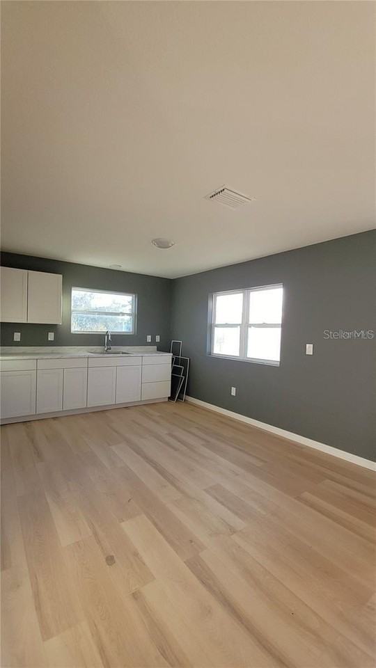 1025 N Clara Ave - Photo 4 of 21