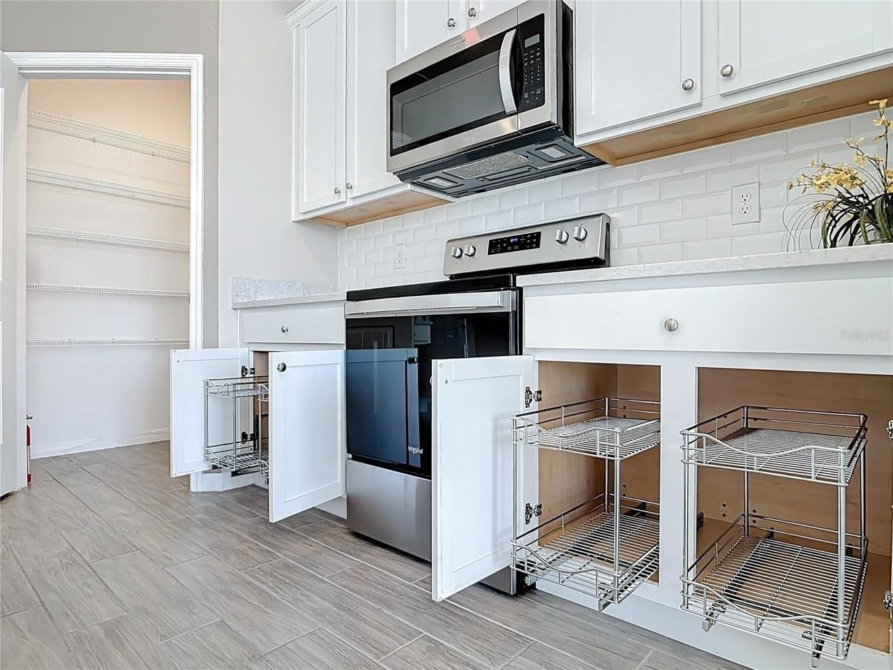 1601 Delphi Way - Photo 6 of 28