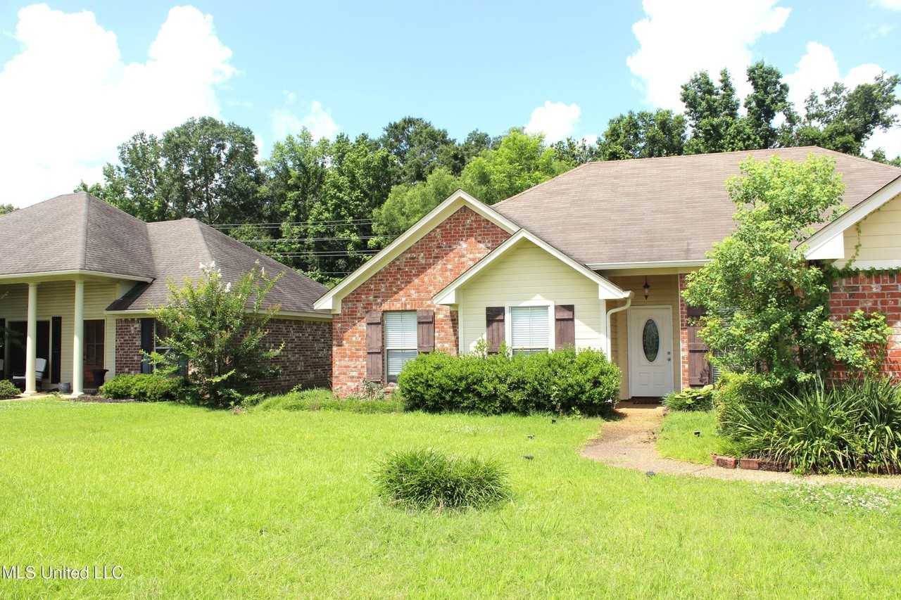 900 Clubhouse Dr - Photo 2 of 25
