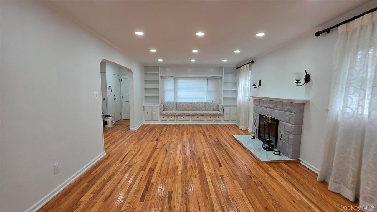 21829 85th Ave - Photo 3 of 41