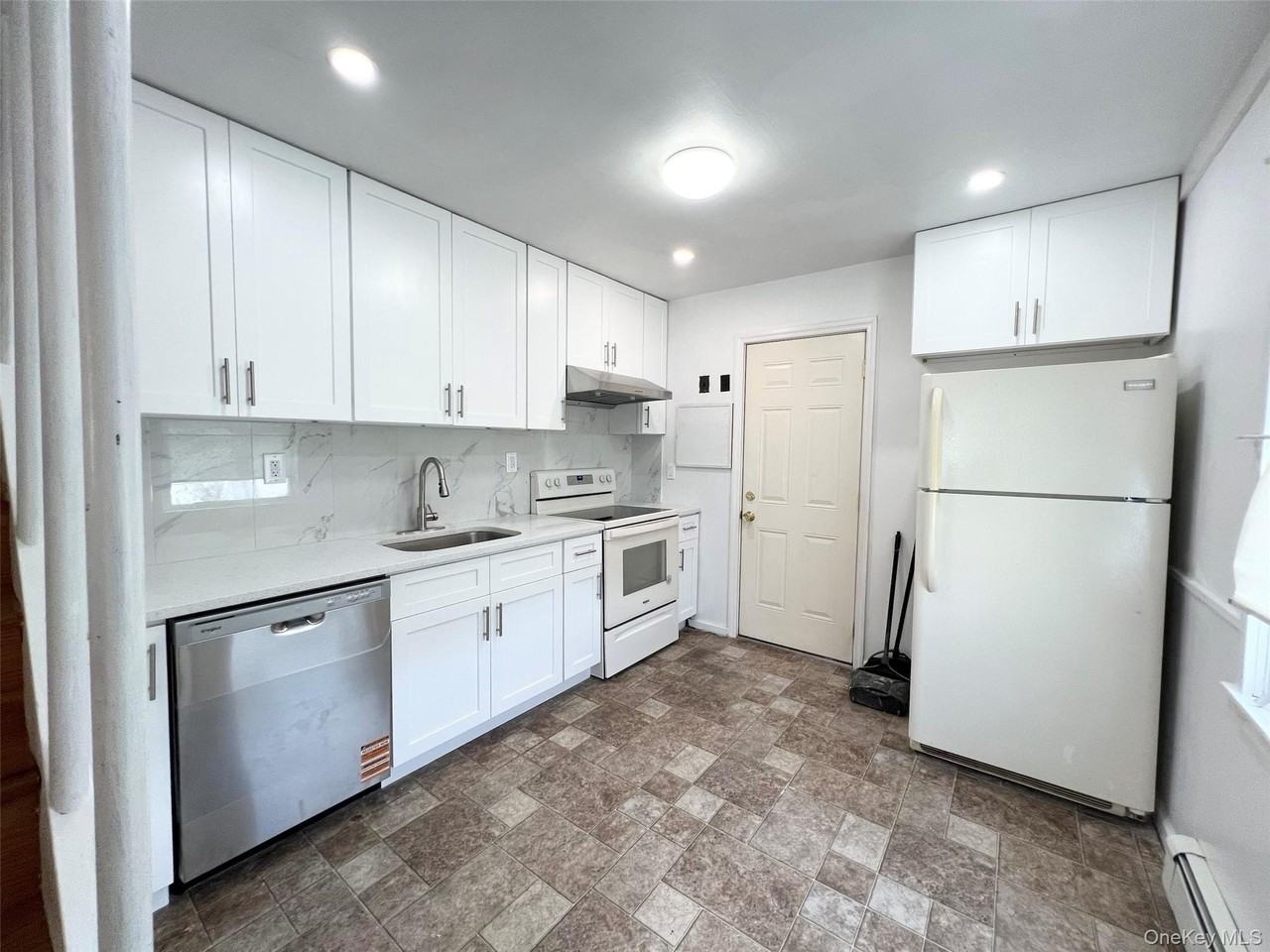 30 Castle Ln - Photo 7 of 22