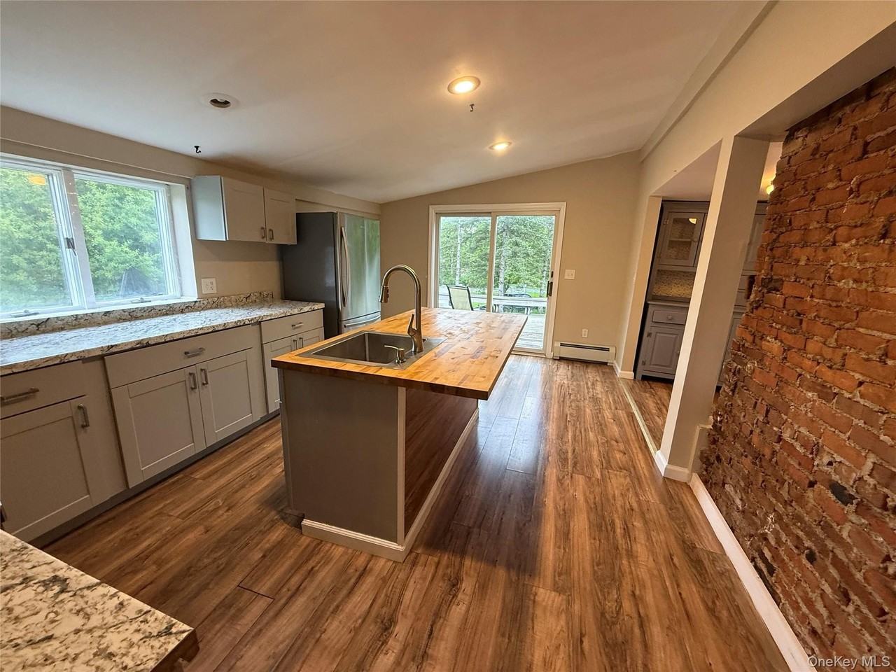 10 Crans Rd - Photo 5 of 24