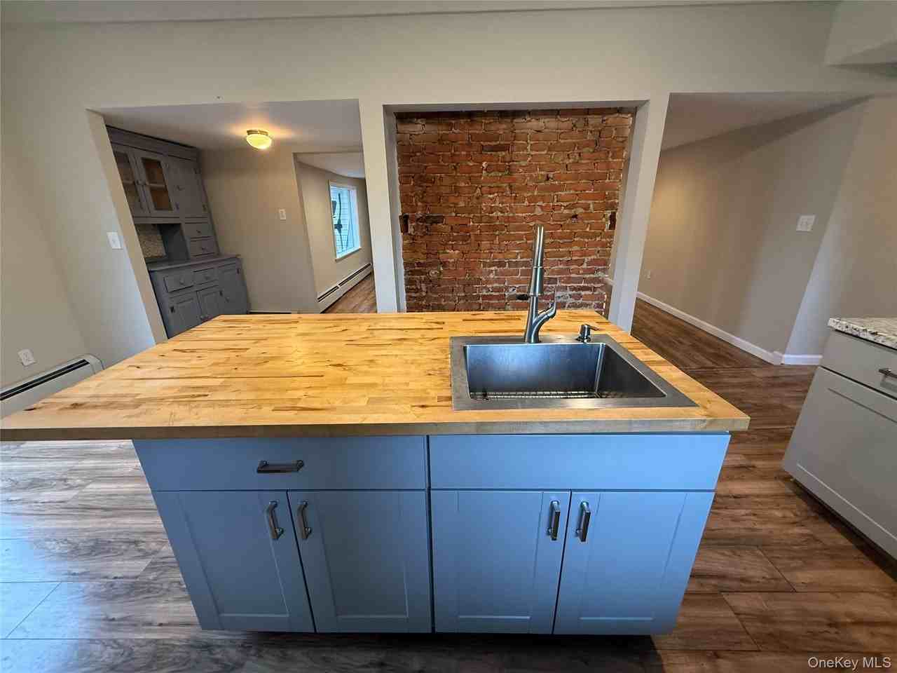 10 Crans Rd - Photo 7 of 24