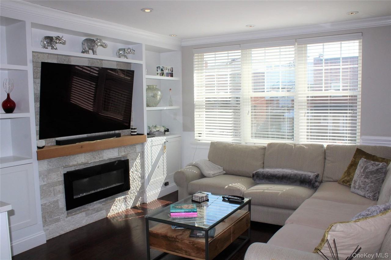 3157 Waterbury Ave - Photo 4 of 21