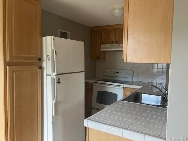 301 Sea Cliff Ave #1 - Photo 3 of 4