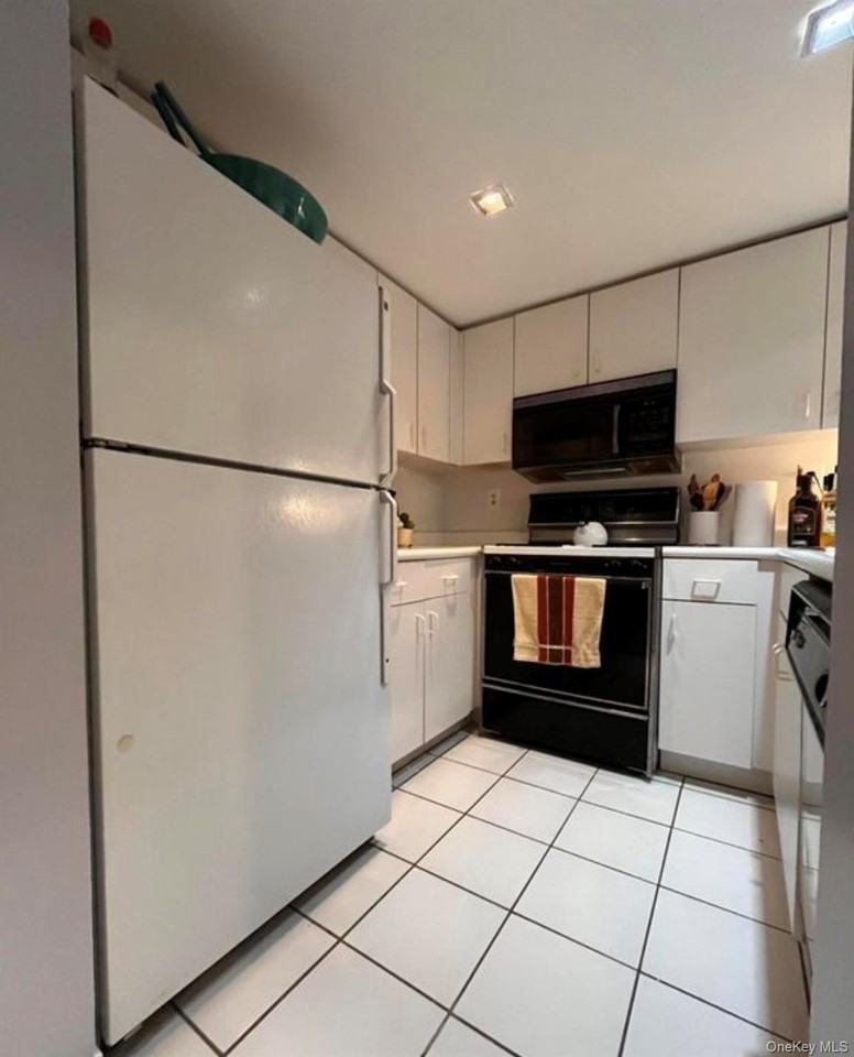 170 Schofield St #2K - Photo 4 of 8