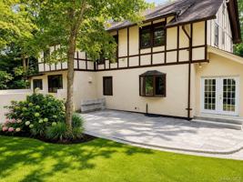 featured image of 1 Edgehill Rd