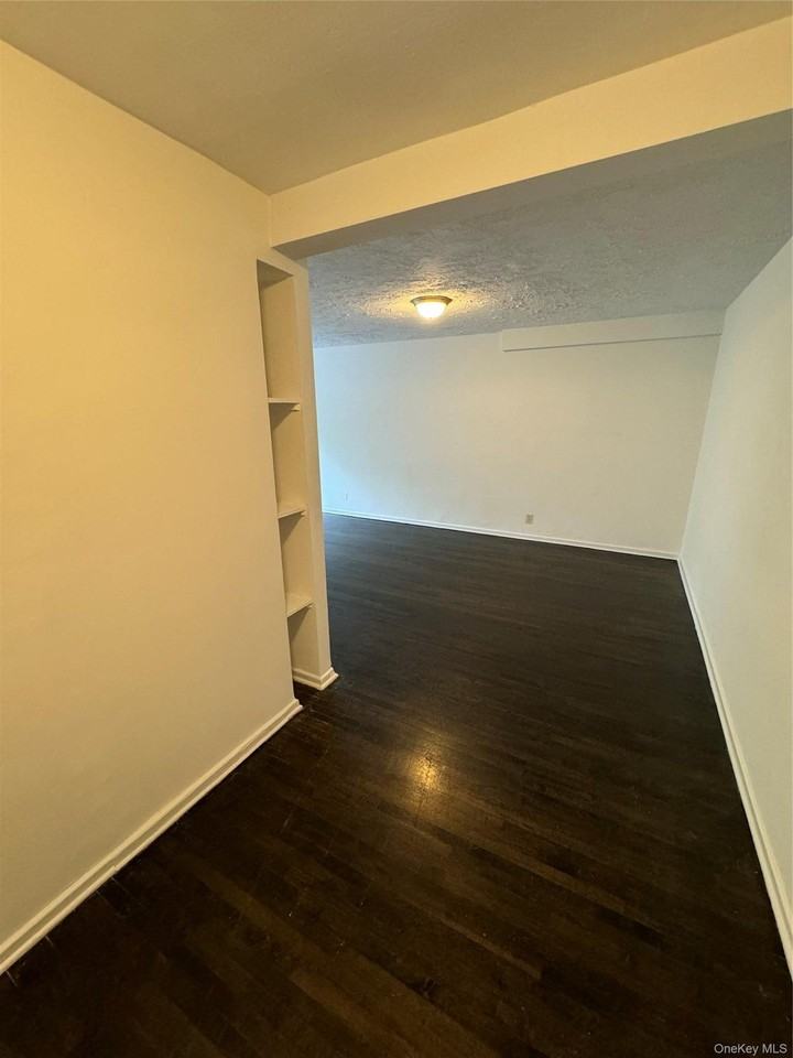 59 Old Mamaroneck Rd #2E - Photo 2 of 8