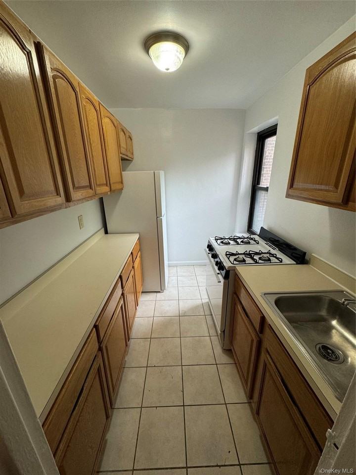 59 Old Mamaroneck Rd #2E - Photo 3 of 8