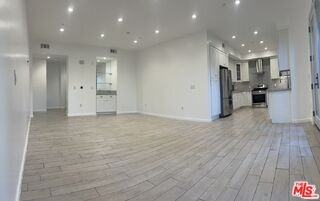 1654 Greenfield Ave #101 - Photo 6 of 8