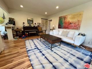 943 Indiana Ave - Photo 3 of 8