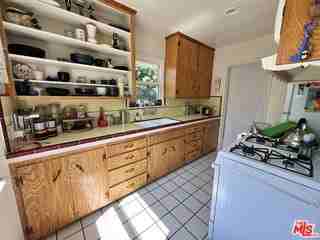 943 Indiana Ave - Photo 7 of 8