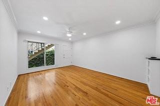 1037 11th St #1 - Photo 3 of 8