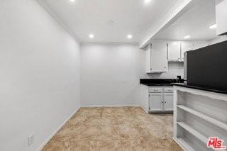 1037 11th St #1 - Photo 4 of 8