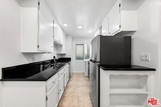 1037 11th St #1 - Photo 5 of 8
