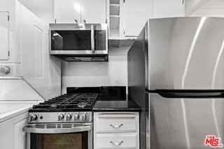 1037 11th St #1 - Photo 6 of 8