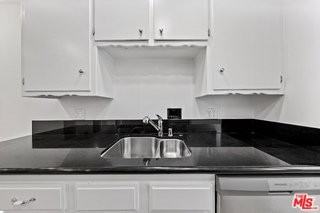1037 11th St #1 - Photo 7 of 8