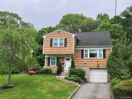 featured image of 18 Coralyn Ave