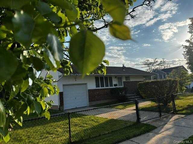 23 Robert St - Photo 2 of 22