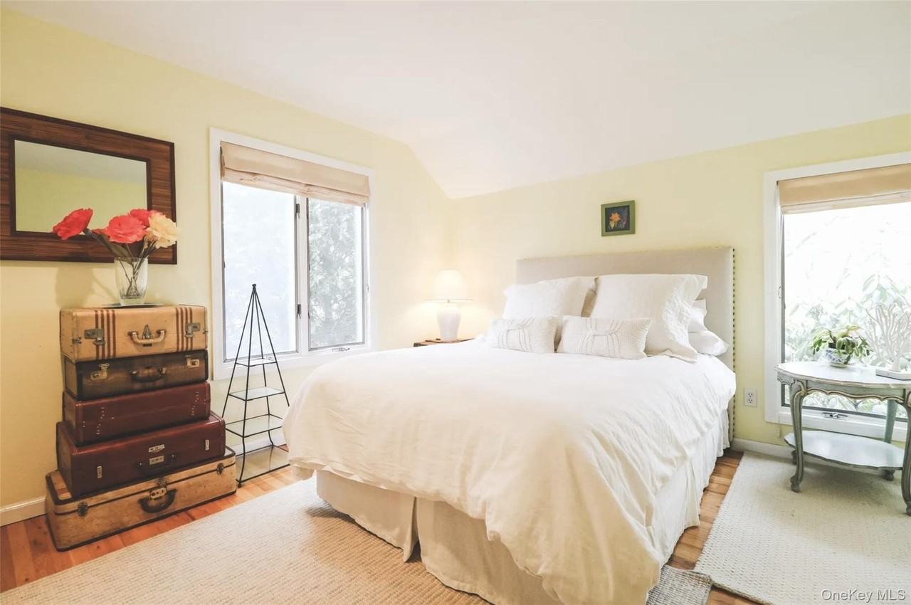 99 Spring Pond Ln - Photo 7 of 10