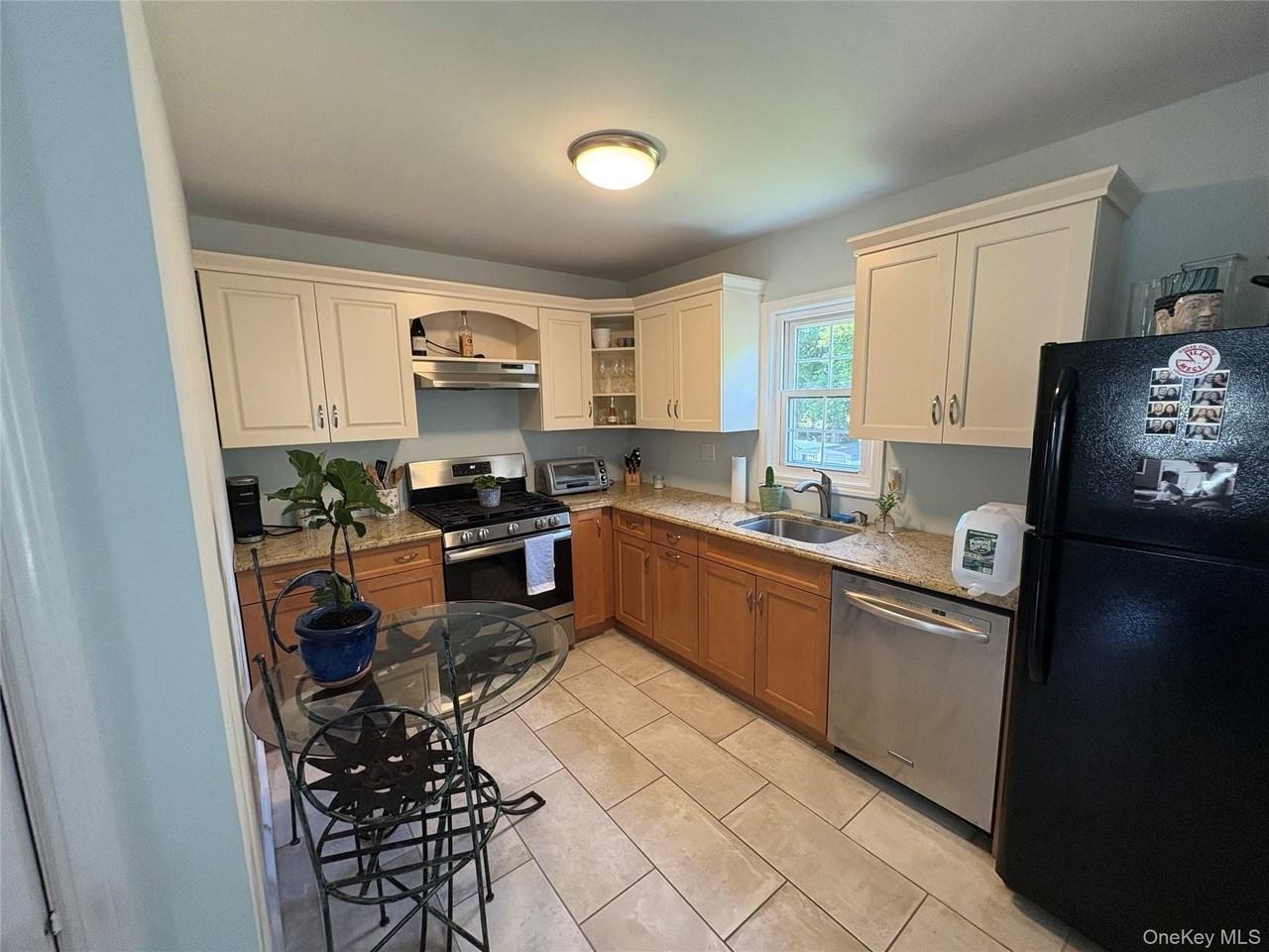 16 Raymond St - Photo 5 of 11