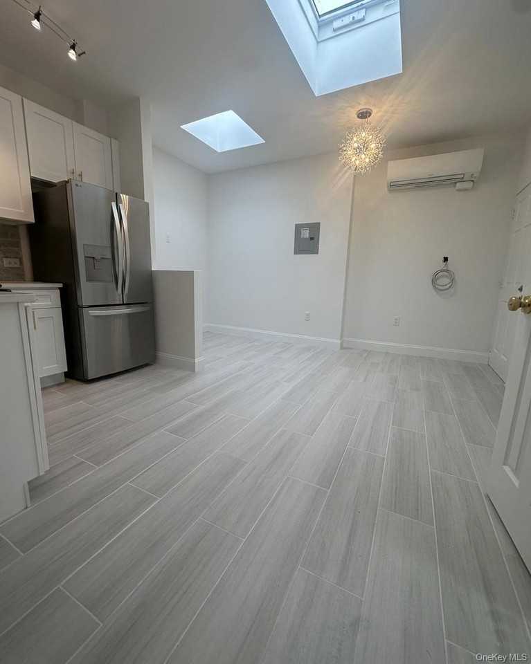 3253 102nd St - Photo 2 of 4