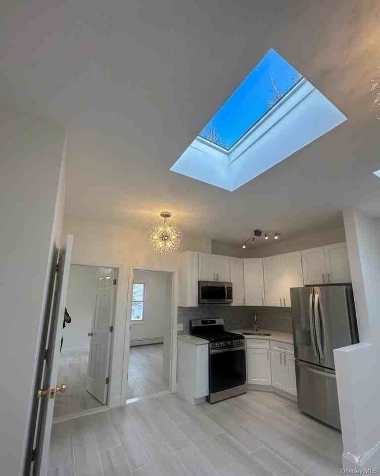 3253 102nd St - Photo 3 of 4