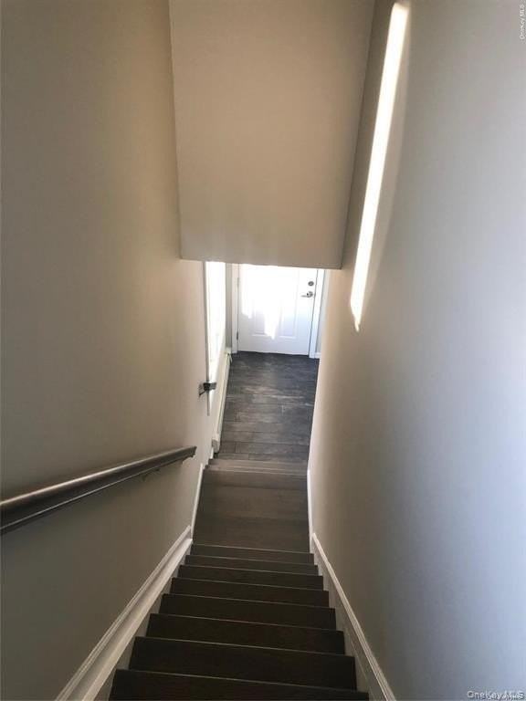 281 Dogwood Ave - Photo 6 of 8