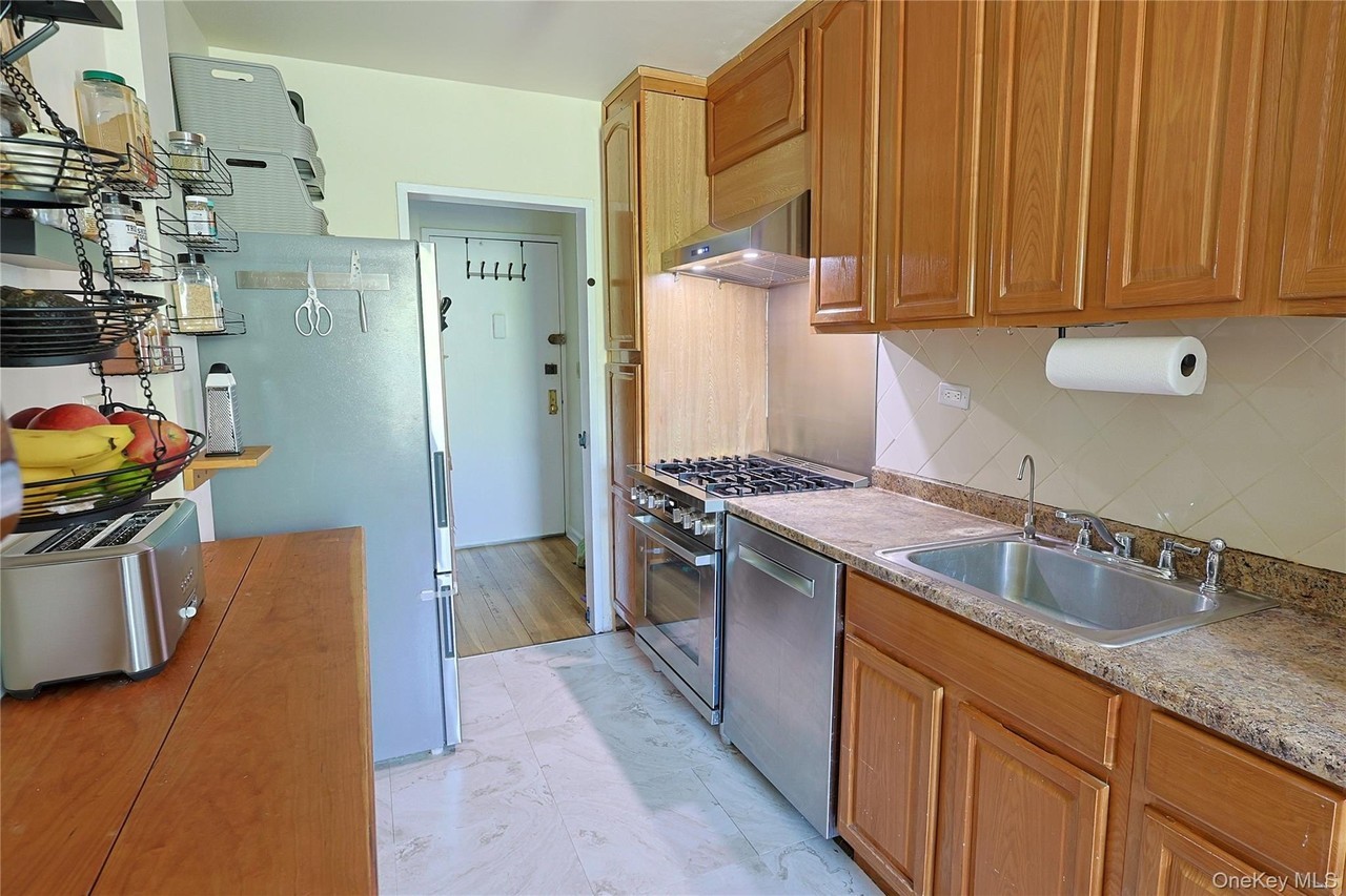 5730 Mosholu Ave #2B - Photo 6 of 24