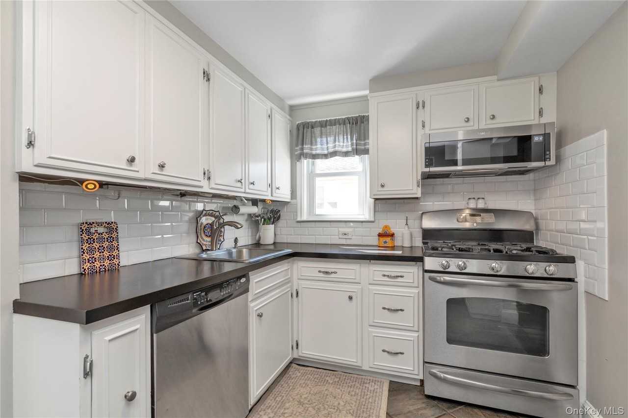 324 Beebe Rd - Photo 4 of 20