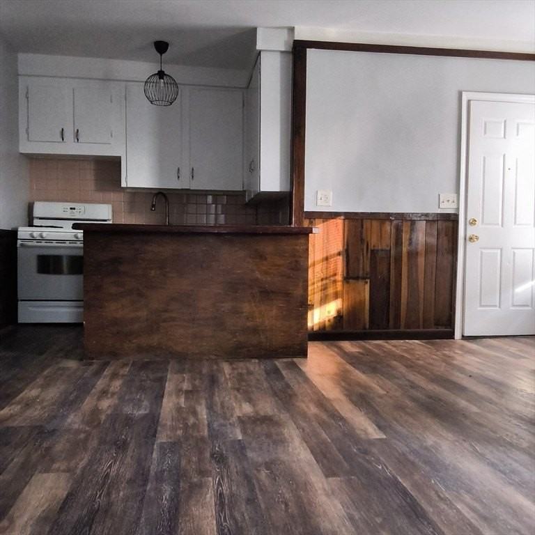 212 Lowell St #1E - Photo 3 of 10